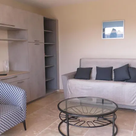 2p Refait A Neuf Avec Clim Et Garage, Piscine, Proche Commerces Et A - Fr-1-780-21 Apartment *