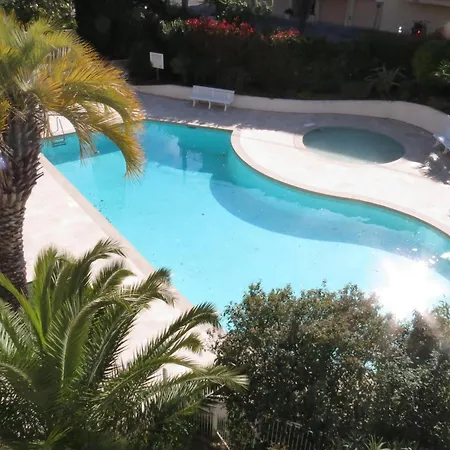 2p Refait A Neuf Avec Clim Et Garage, Piscine, Proche Commerces Et A - Fr-1-780-21 * Sainte-Maxime