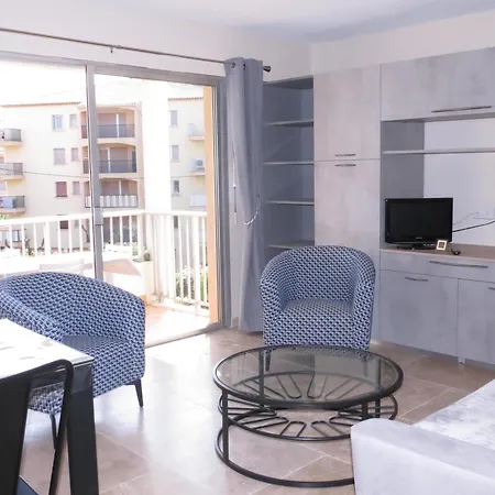 2p Refait A Neuf Avec Clim Et Garage, Piscine, Proche Commerces Et A - Fr-1-780-21 * Sainte-Maxime