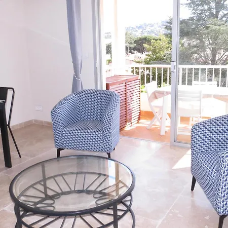 2p Refait A Neuf Avec Clim Et Garage, Piscine, Proche Commerces Et A - Fr-1-780-21