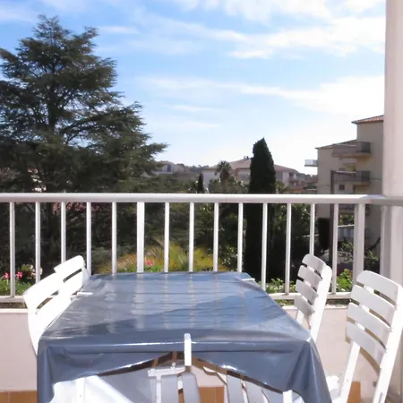 2p Refait A Neuf Avec Clim Et Garage, Piscine, Proche Commerces Et A - Fr-1-780-21 *